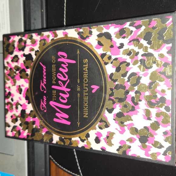NIKKIETUTORIALS MAKE UP - Picture 1 of 7